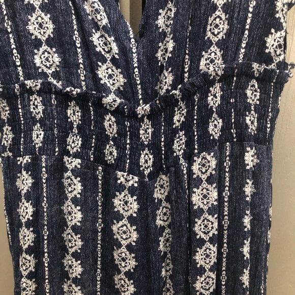 Hem and Thread jumpsuit - Picture 7 of 11